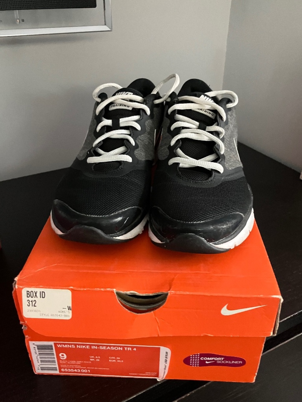 Nike In Season TR 4 Cross training shoe - Size 9 - slightly worn with box